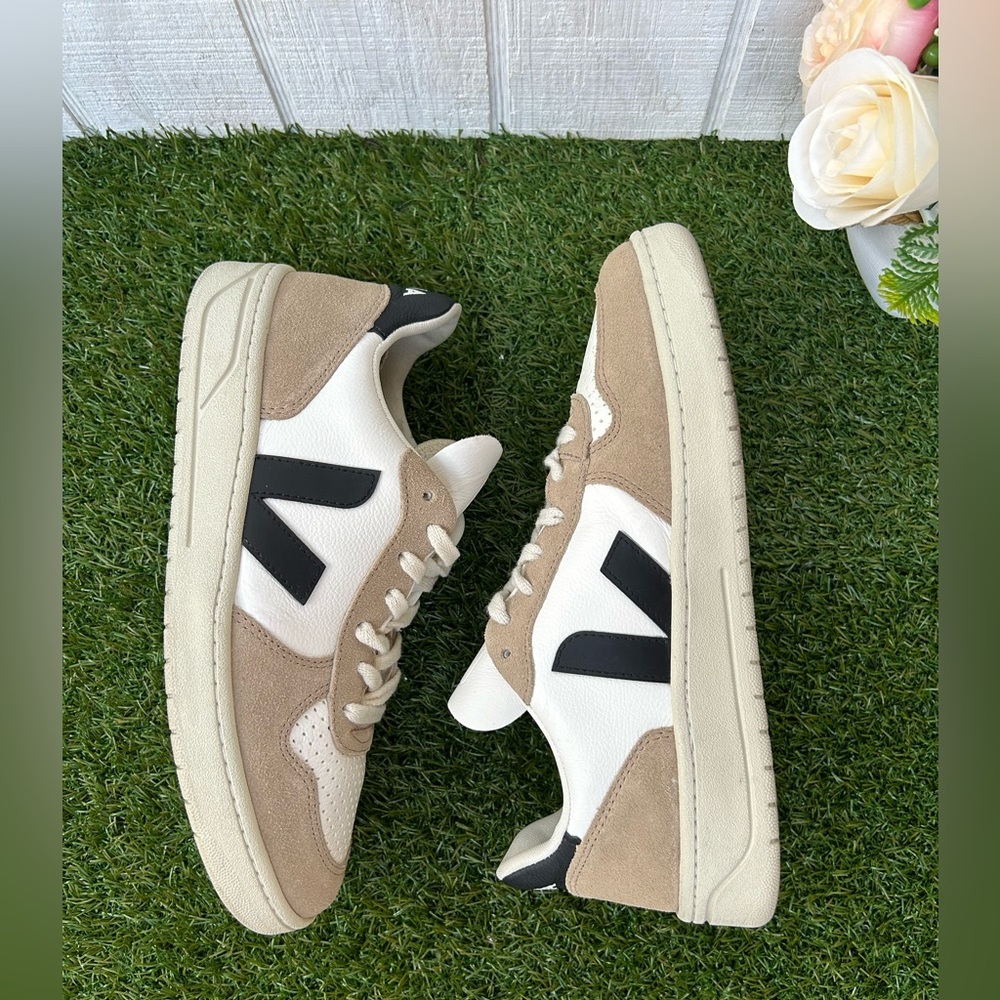 VEJA
'V-1O CHROMEFREE LEATHER' SNEAKERS
$199 O-EXTRA WHITE BLACK SAHARA men 7 👟 - Picture 8 of 16